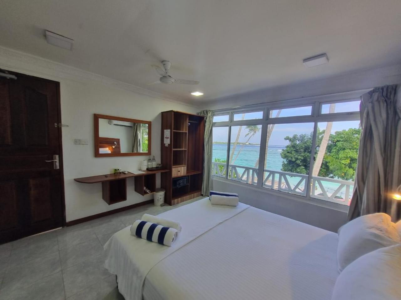 Batuta Maldives Surf View Otel Thulusdhoo Dış mekan fotoğraf
