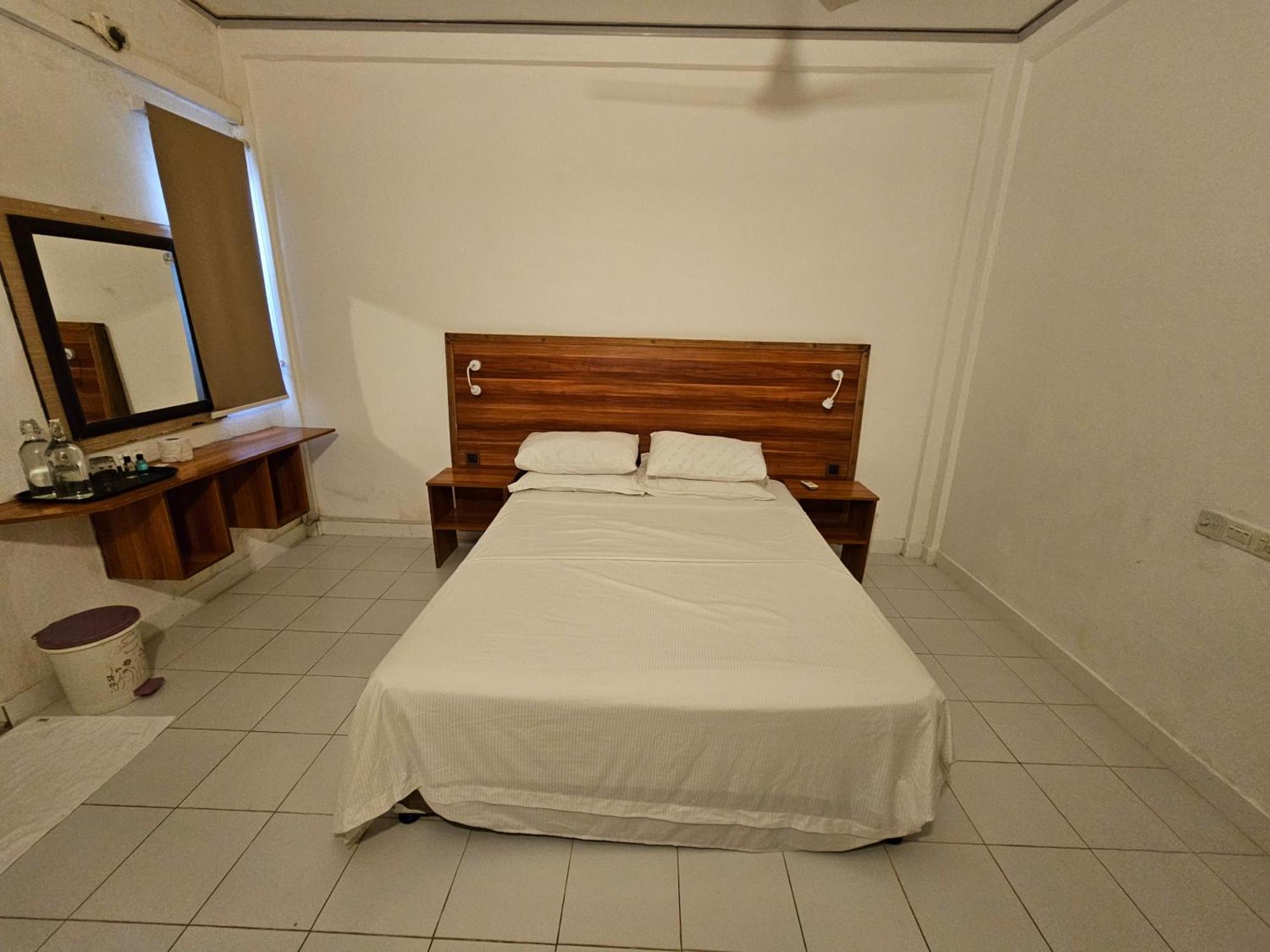 Batuta Maldives Surf View Otel Thulusdhoo Oda fotoğraf