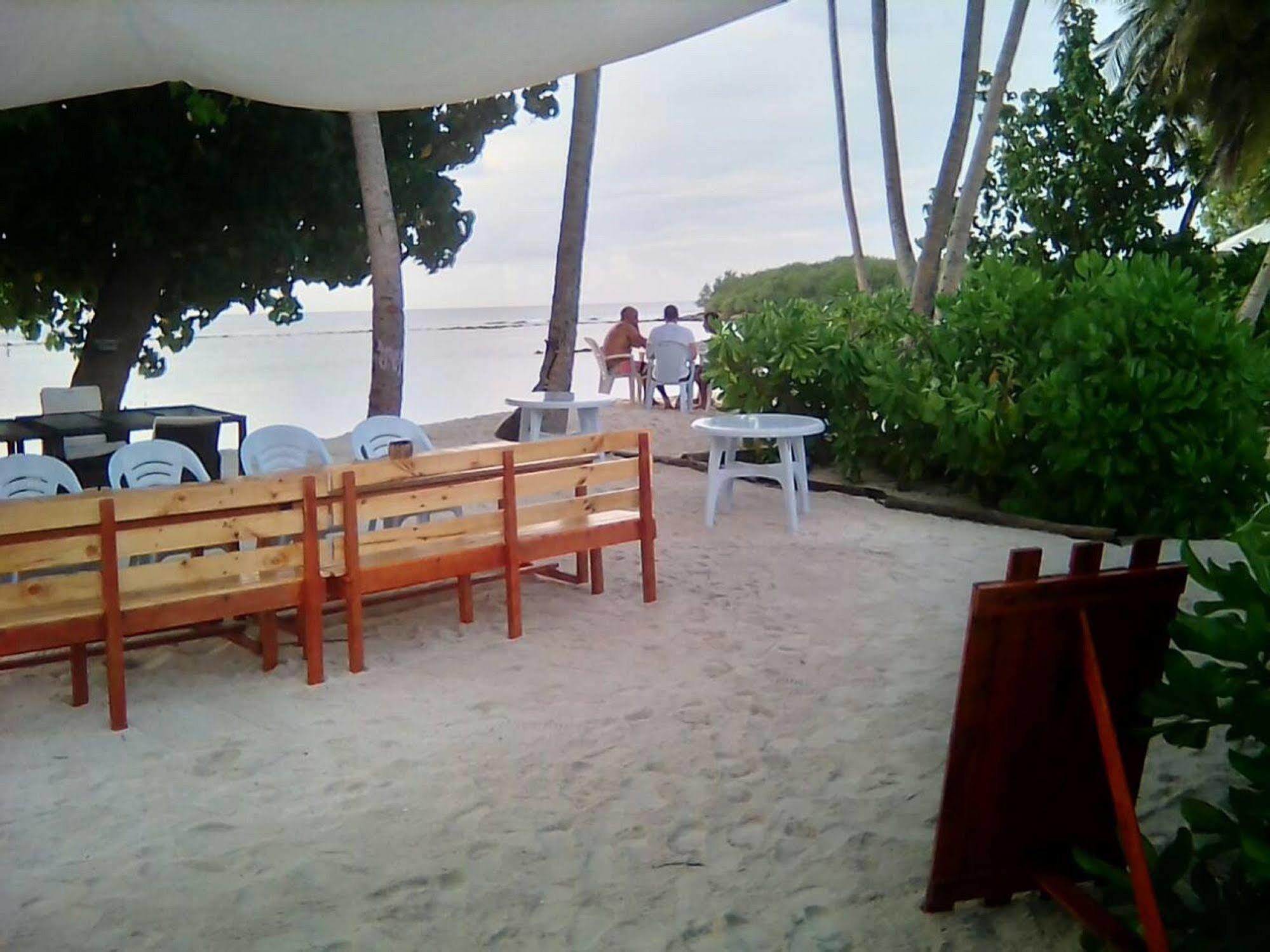 Batuta Maldives Surf View Otel Thulusdhoo Dış mekan fotoğraf