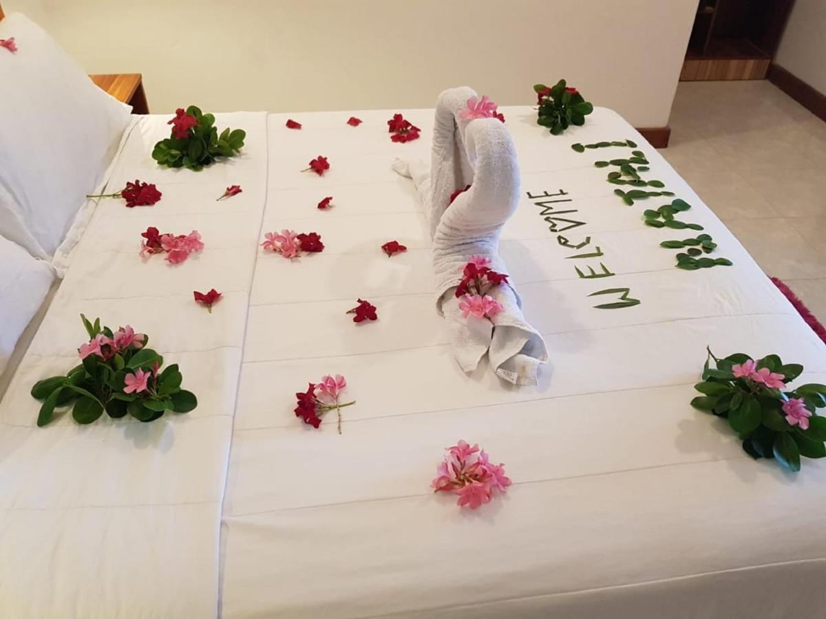 Batuta Maldives Surf View Otel Thulusdhoo Dış mekan fotoğraf